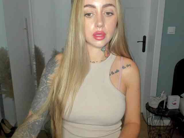 Model: SEXYcoralie