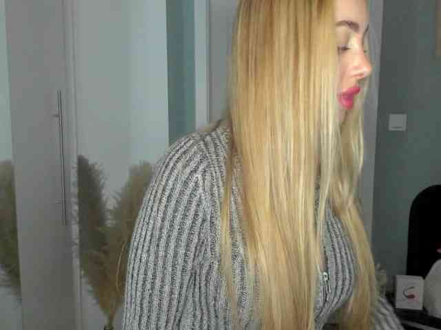 Model: SEXYcoralie