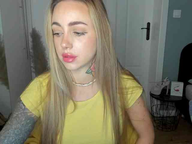 Model: SEXYcoralie