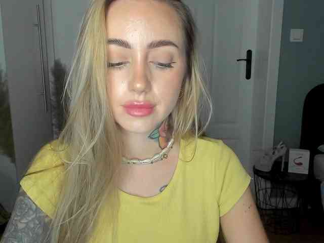 SEXYcoralie webcam