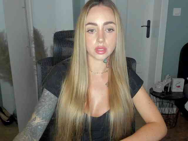 SEXYcoralie Live Webcam on BongaCams