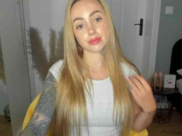 SEXYcoralie webcam