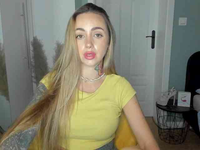SEXYcoralie webcam