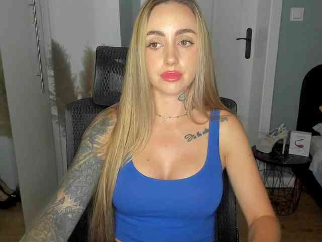 Model: SEXYcoralie