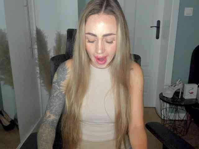 SEXYcoralie webcam