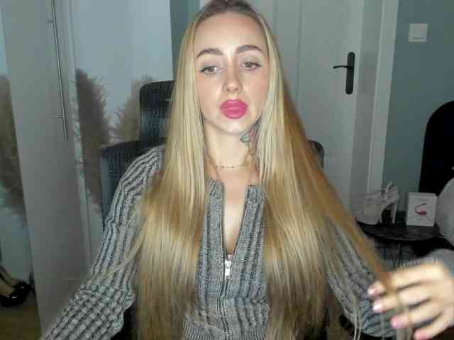 Model: SEXYcoralie