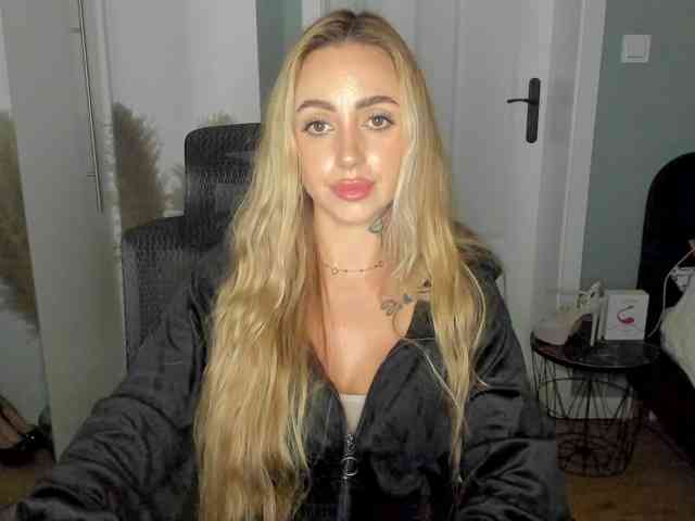 SEXYcoralie webcam