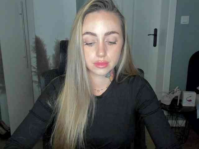 Model: SEXYcoralie