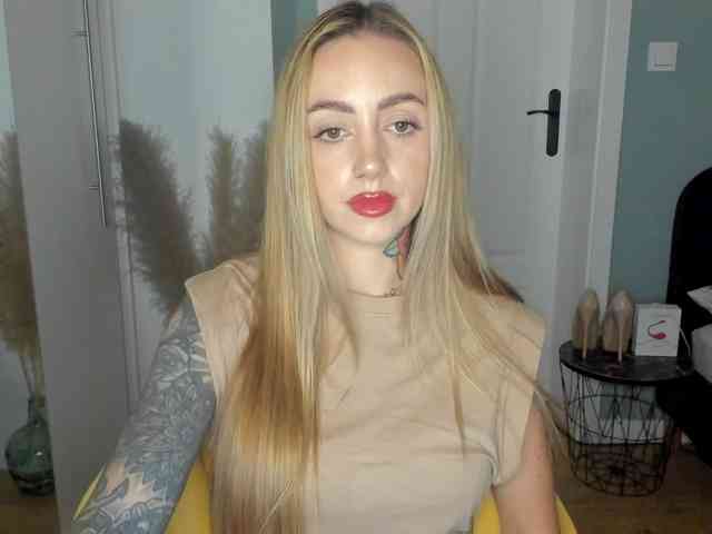 SEXYcoralie webcam