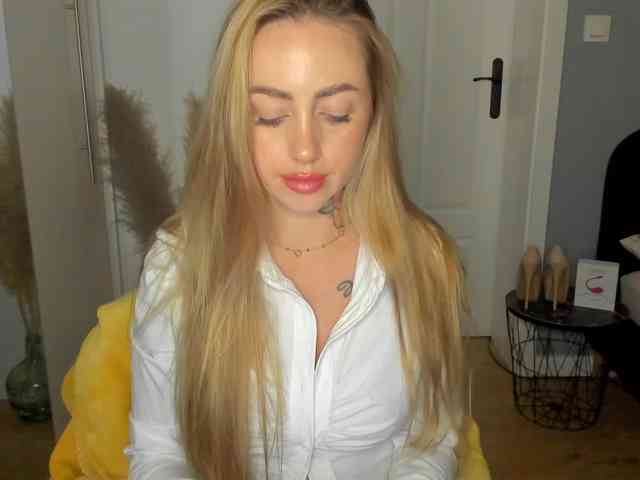 SEXYcoralie webcam