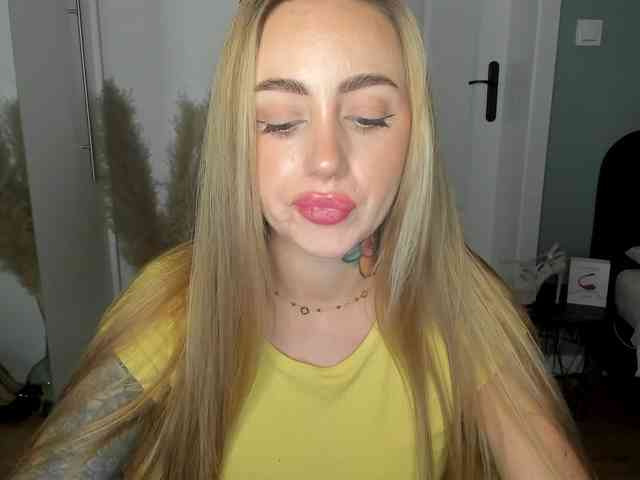 SEXYcoralie webcam