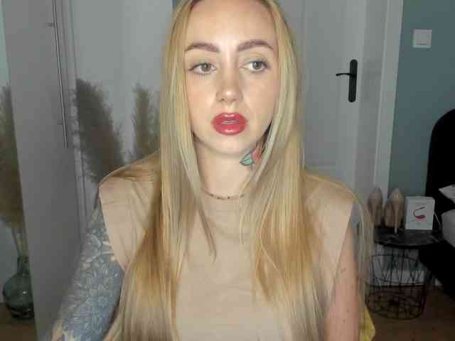 SEXYcoralie webcam