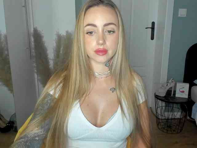SEXYcoralie webcam