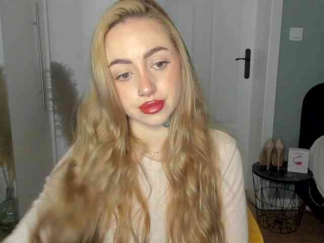 SEXYcoralie webcam