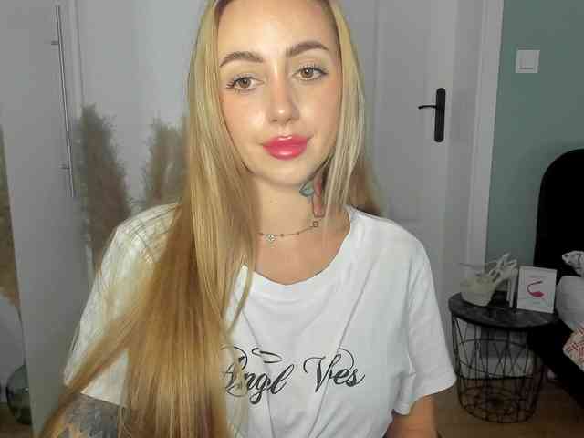 SEXYcoralie webcam