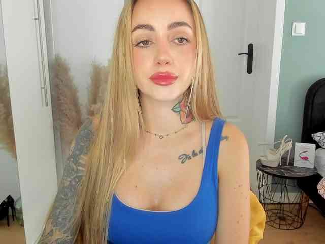 SEXYcoralie webcam