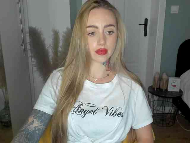 SEXYcoralie webcam