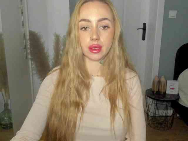 Model: SEXYcoralie