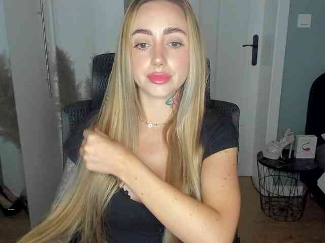 SEXYcoralie webcam
