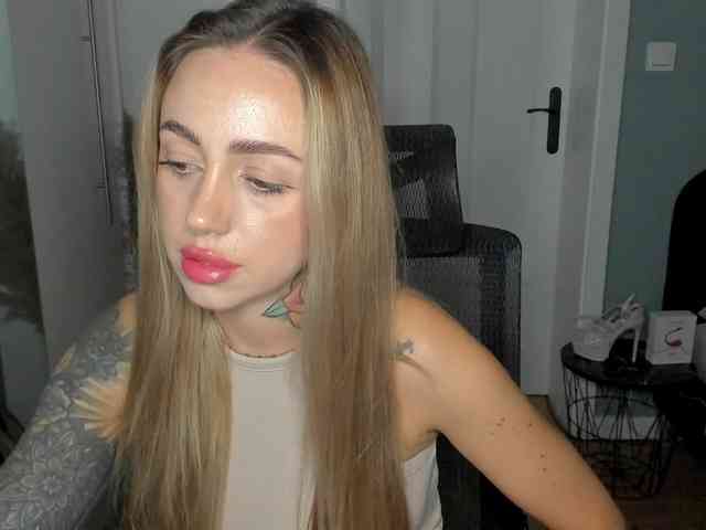Model: SEXYcoralie