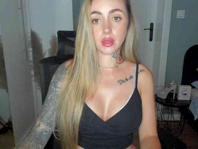 SEXYcoralie webcam