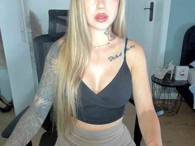 SEXYcoralie webcam