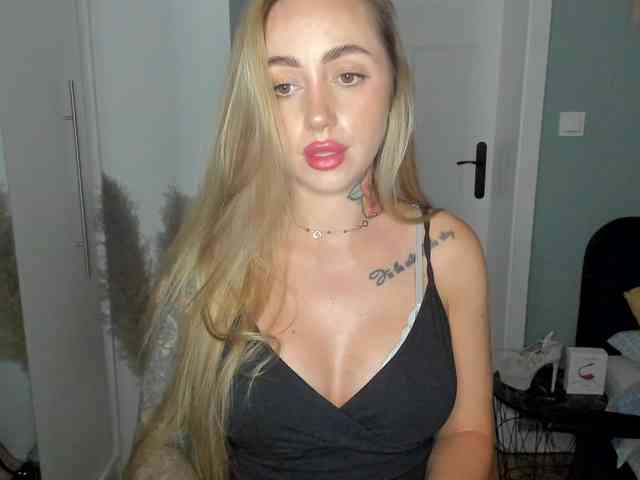 SEXYcoralie webcam