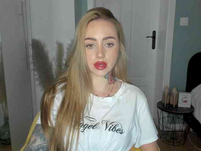 SEXYcoralie webcam