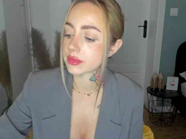 SEXYcoralie webcam
