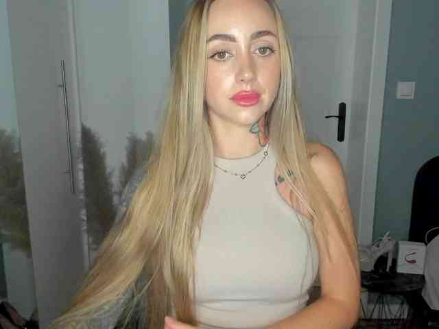 Model: SEXYcoralie
