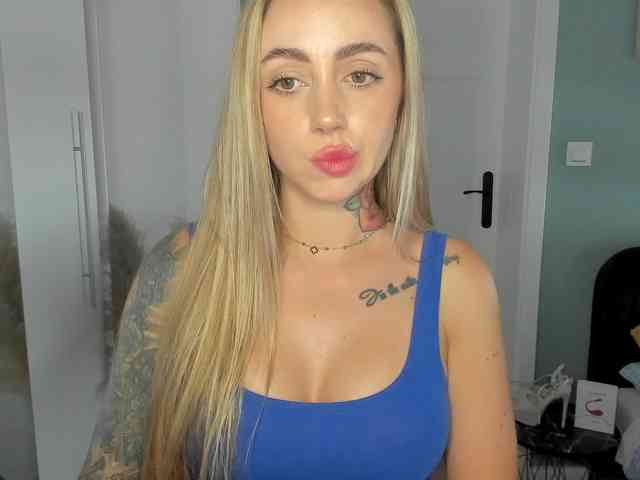 SEXYcoralie webcam