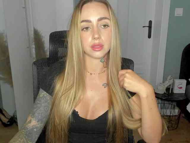 SEXYcoralie webcam