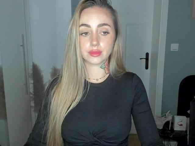 Model: SEXYcoralie