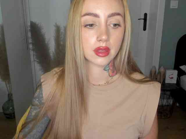 SEXYcoralie webcam