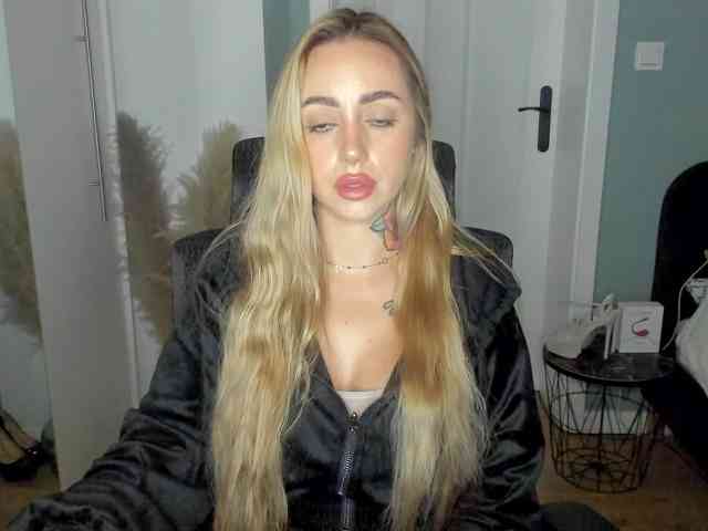 SEXYcoralie webcam
