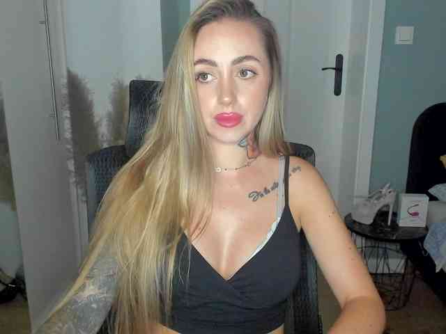 SEXYcoralie webcam