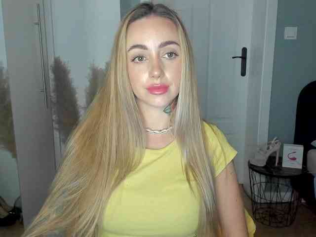 SEXYcoralie webcam