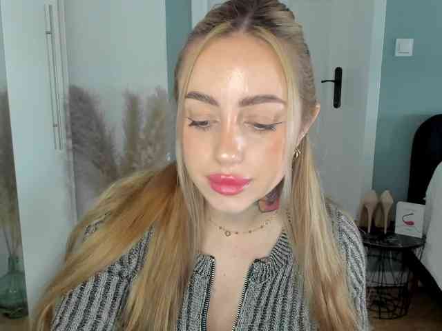 SEXYcoralie webcam
