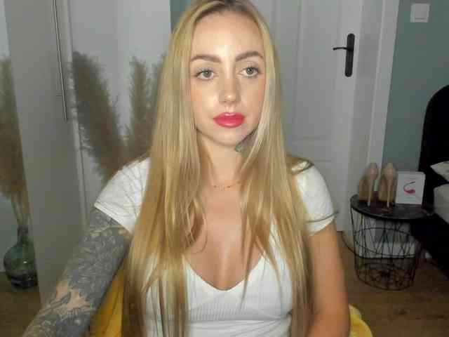 SEXYcoralie webcam
