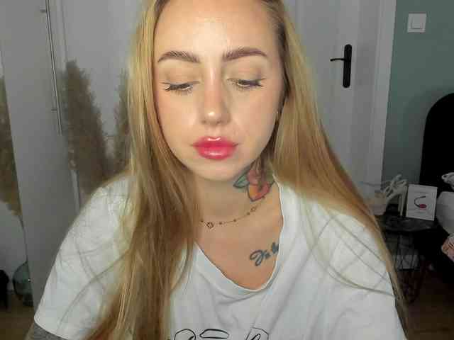 Model: SEXYcoralie