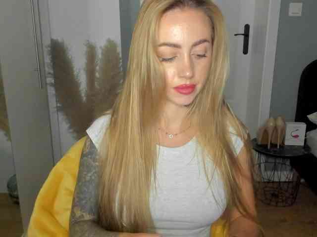 SEXYcoralie webcam