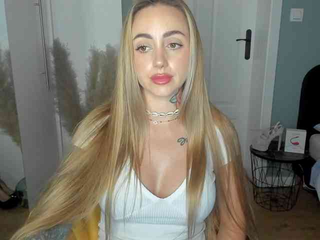 SEXYcoralie webcam