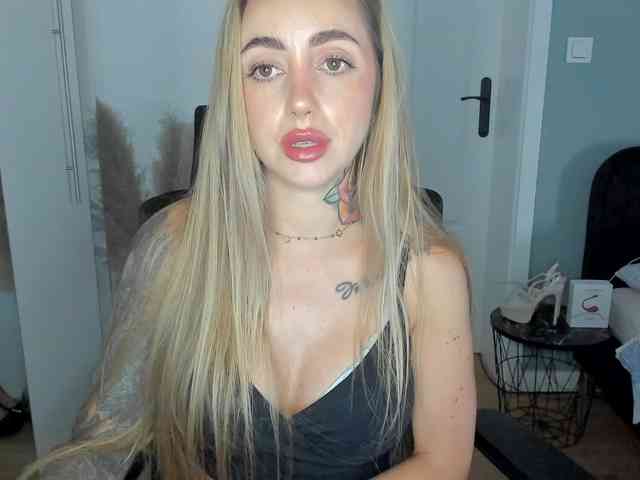 SEXYcoralie webcam