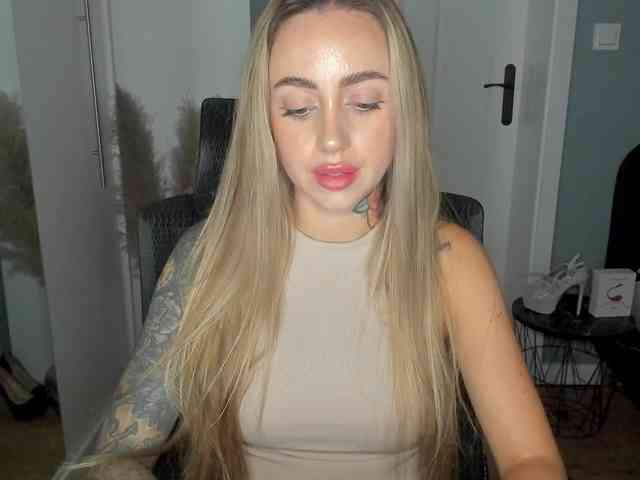 SEXYcoralie webcam