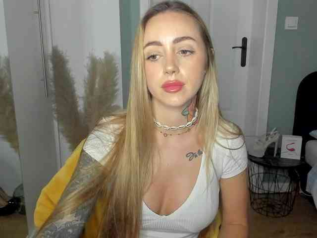 Model: SEXYcoralie