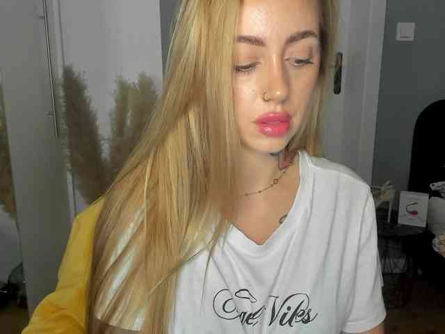 SEXYcoralie webcam