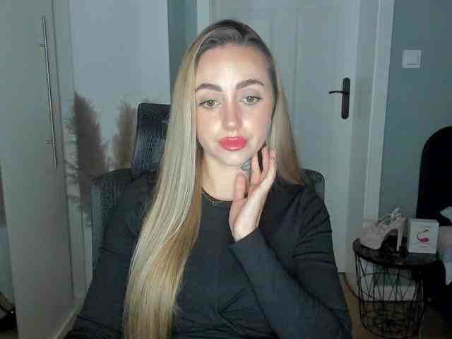 SEXYcoralie webcam