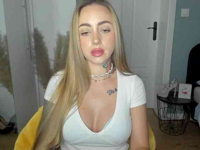 SEXYcoralie webcam