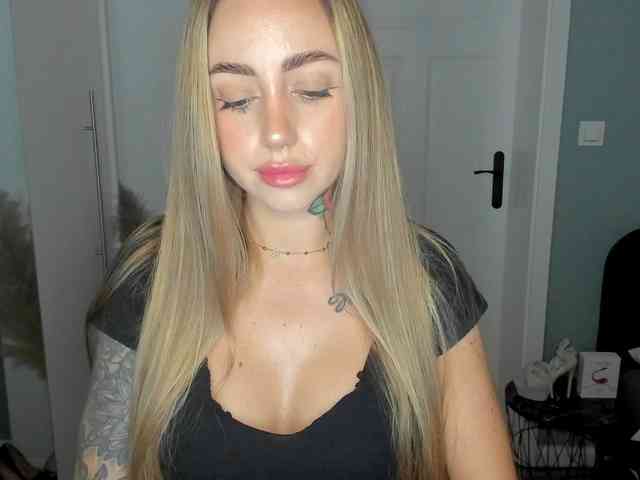 SEXYcoralie webcam