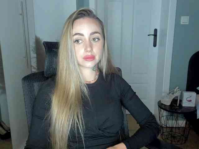 SEXYcoralie webcam